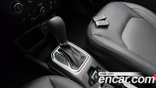 Jeep Renegade 2022 — photo 12
