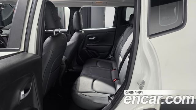 Jeep Renegade 2022 — photo 18