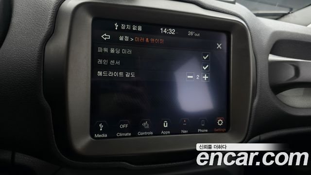 Jeep Renegade 2022 — photo 24