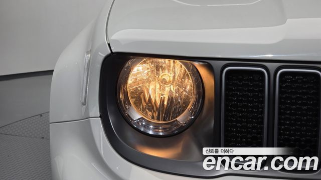 Jeep Renegade 2022 — photo 8