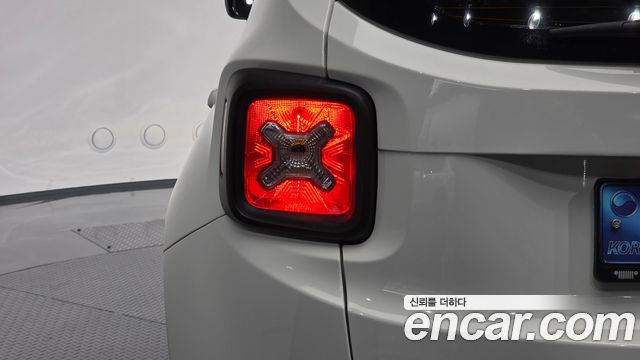 Jeep Renegade 2022 — photo 9