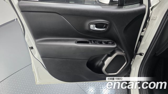 Jeep Renegade 2022 — photo 14