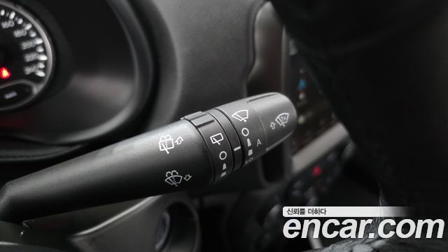 Jeep Renegade 2022 — photo 28