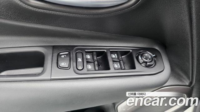 Jeep Renegade 2022 — photo 29