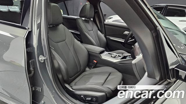 BMW 3-Series 2025 — photo 13