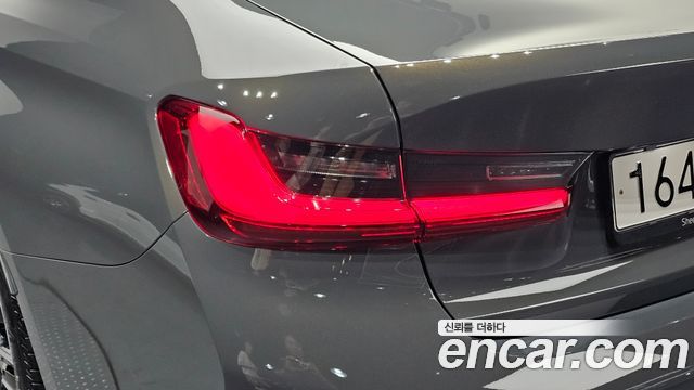 BMW 3-Series 2025 — photo 9