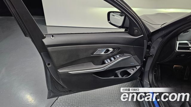 BMW 3-Series 2025 — photo 14
