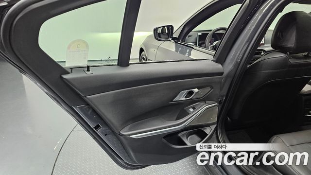 BMW 3-Series 2025 — photo 15