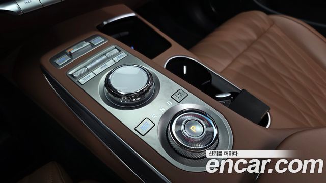 Genesis GV70 2024 — photo 12