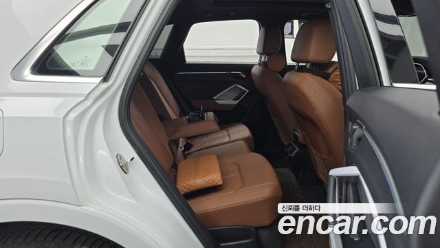 Audi Q3 2023 — photo 17
