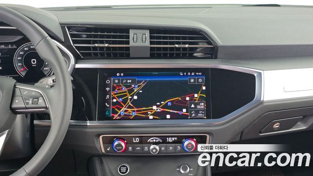 Audi Q3 2023 — photo 18