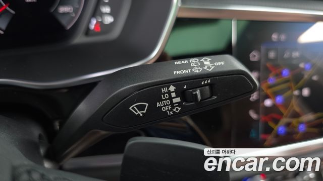Audi Q3 2023 — photo 28