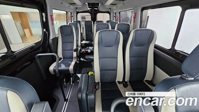 Hyundai Solati 2023 — photo 19
