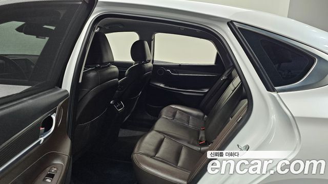 Hyundai Grandeur 2018 — photo 17