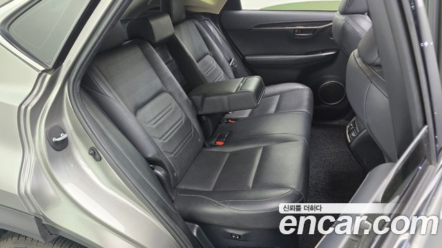 Lexus NX 2015 — photo 11