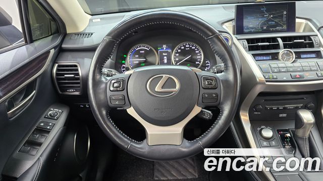 Lexus NX 2015 — photo 13