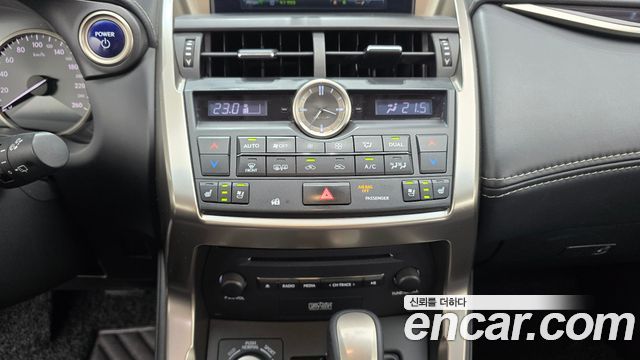 Lexus NX 2015 — photo 16