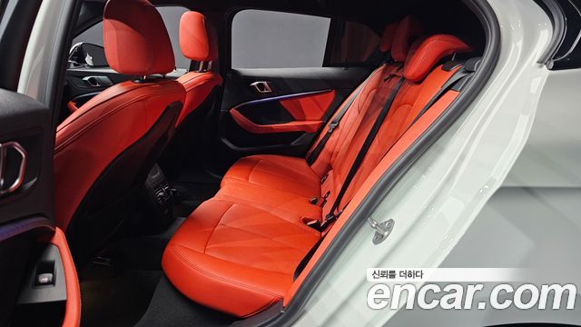 BMW 1-Series 2021 — photo 18