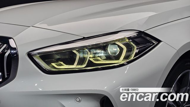 BMW 1-Series 2021 — photo 8