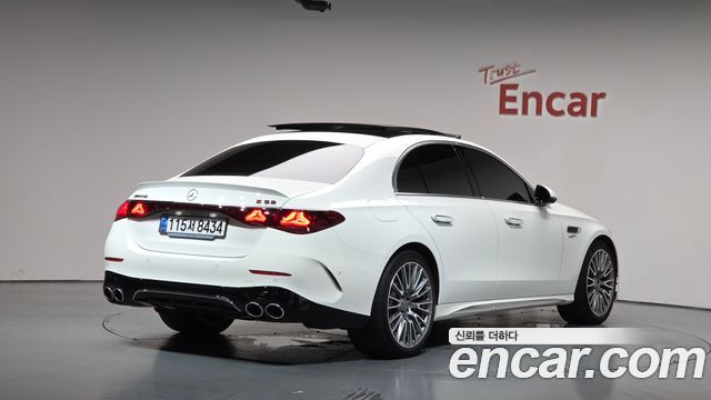 Mercedes-Benz E-Class 2025 — photo 2