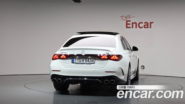 Mercedes-Benz E-Class 2025 — photo 4