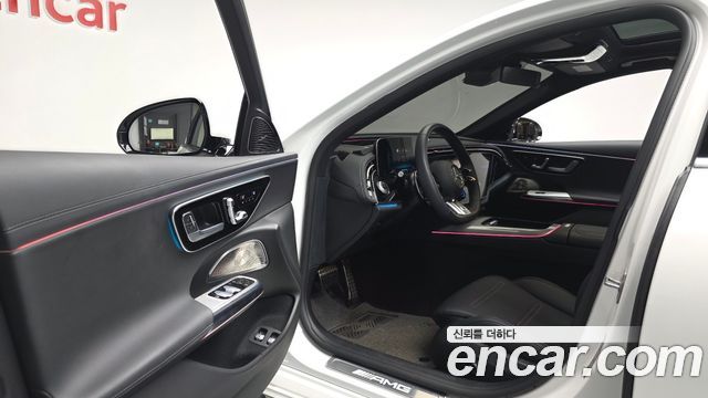 Mercedes-Benz E-Class 2025 — photo 13