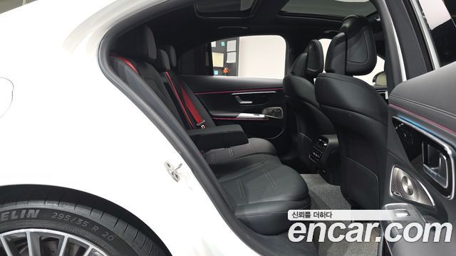 Mercedes-Benz E-Class 2025 — photo 17