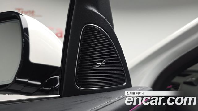 Mercedes-Benz E-Class 2025 — photo 24