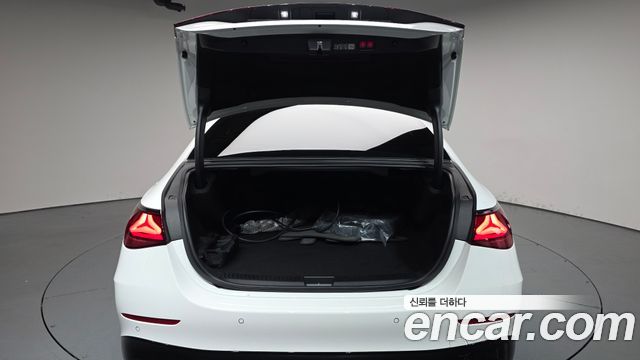 Mercedes-Benz E-Class 2025 — photo 26