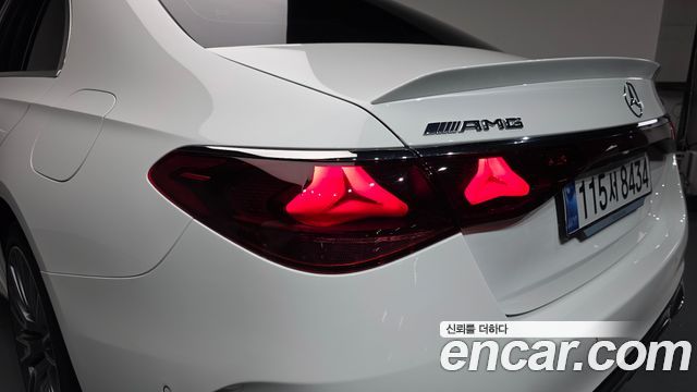 Mercedes-Benz E-Class 2025 — photo 9