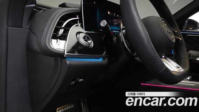 Mercedes-Benz E-Class 2025 — photo 28