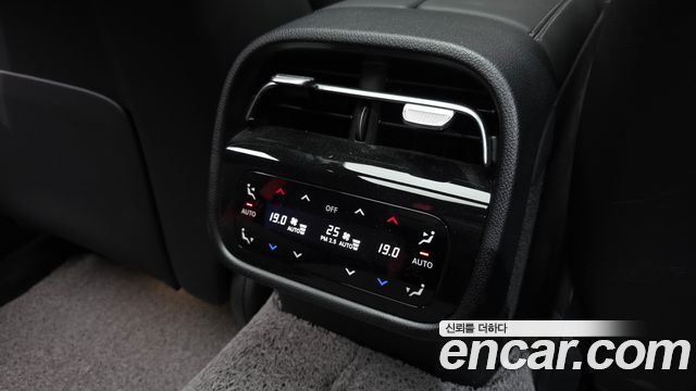 Mercedes-Benz E-Class 2025 — photo 33