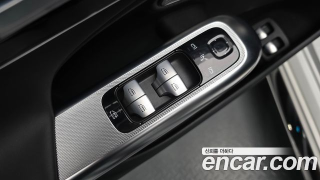 Mercedes-Benz E-Class 2025 — photo 35
