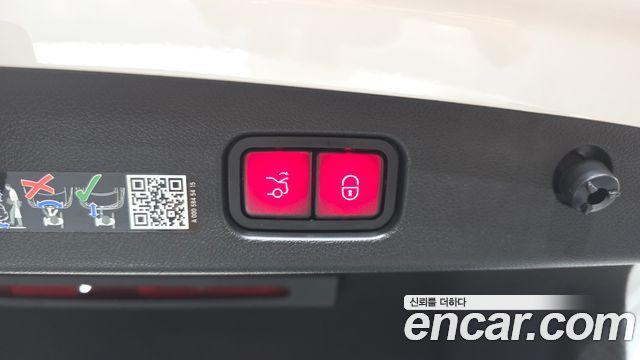 Mercedes-Benz E-Class 2025 — photo 36