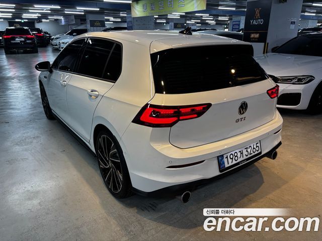 Volkswagen Golf 2024 — photo 2