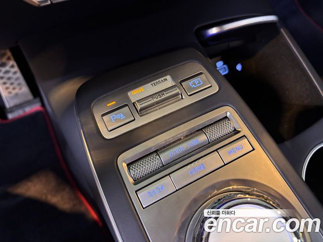 Genesis GV70 2021 — photo 14