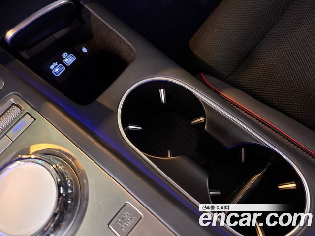 Genesis GV70 2021 — photo 16