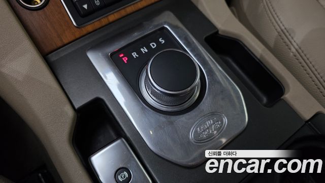 Land Rover Discovery 2015 — photo 9