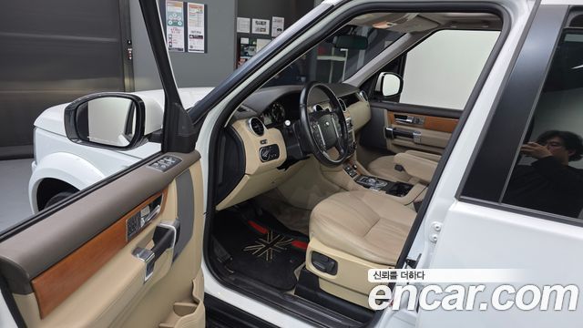 Land Rover Discovery 2015 — photo 10