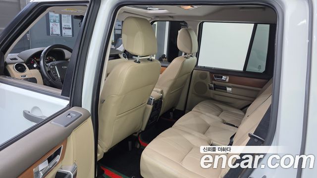Land Rover Discovery 2015 — photo 11