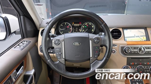Land Rover Discovery 2015 — photo 13