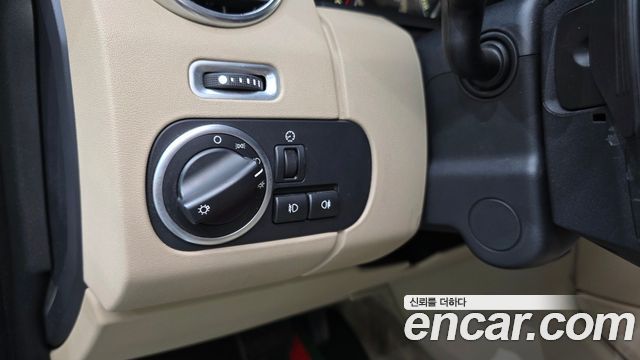 Land Rover Discovery 2015 — photo 14