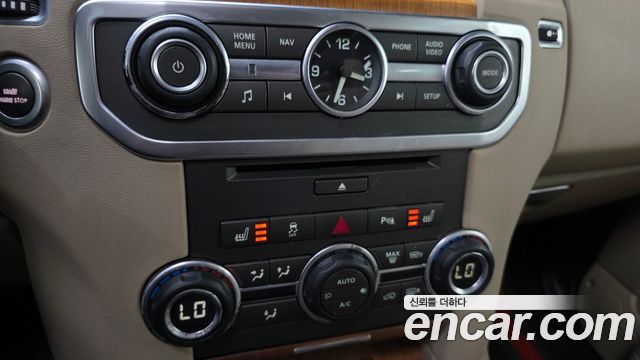 Land Rover Discovery 2015 — photo 17