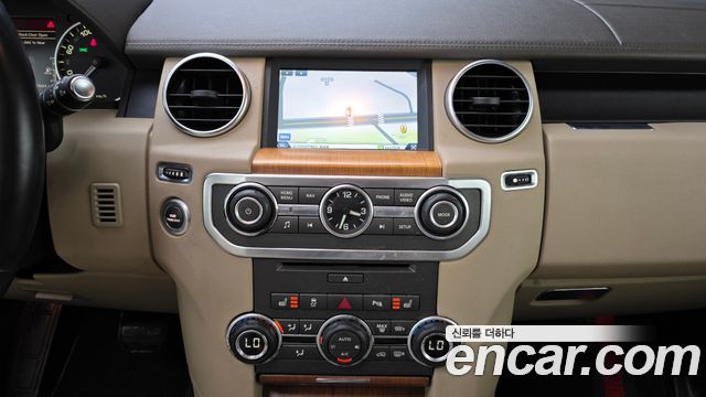 Land Rover Discovery 2015 — photo 18