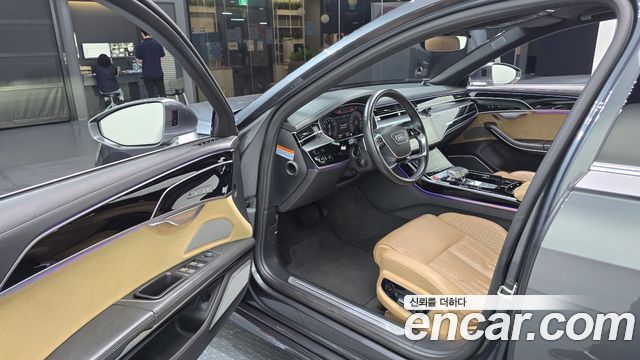 Audi A8 2020 — photo 13