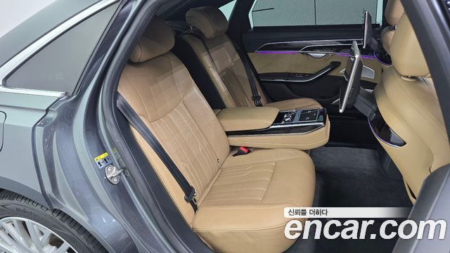 Audi A8 2020 — photo 17