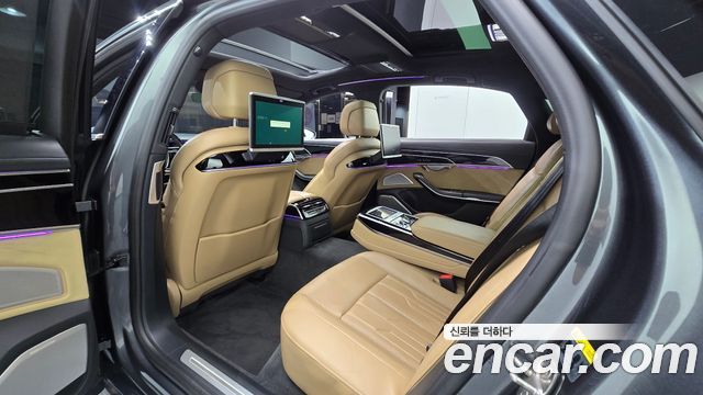 Audi A8 2020 — photo 18