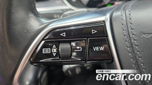 Audi A8 2020 — photo 22