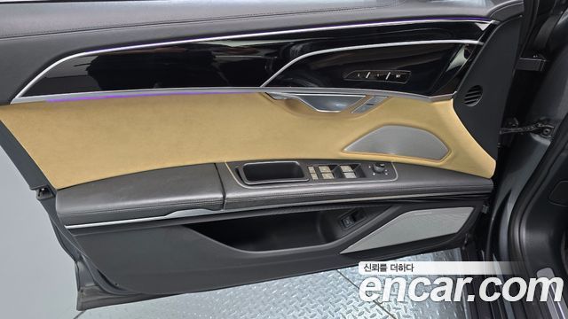Audi A8 2020 — photo 14