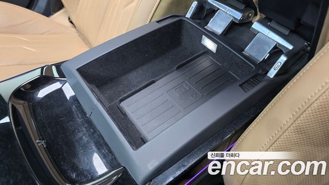Audi A8 2020 — photo 27